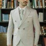 Costume de mariage beige double boutonnage 3 pièces Roberto Vicentti — Wind's Mariages Camon