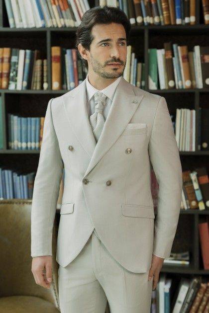 45.26.670 Costume de mariage beige double boutonnage 3 pièces Roberto Vicentti — Wind's Mariages Camon