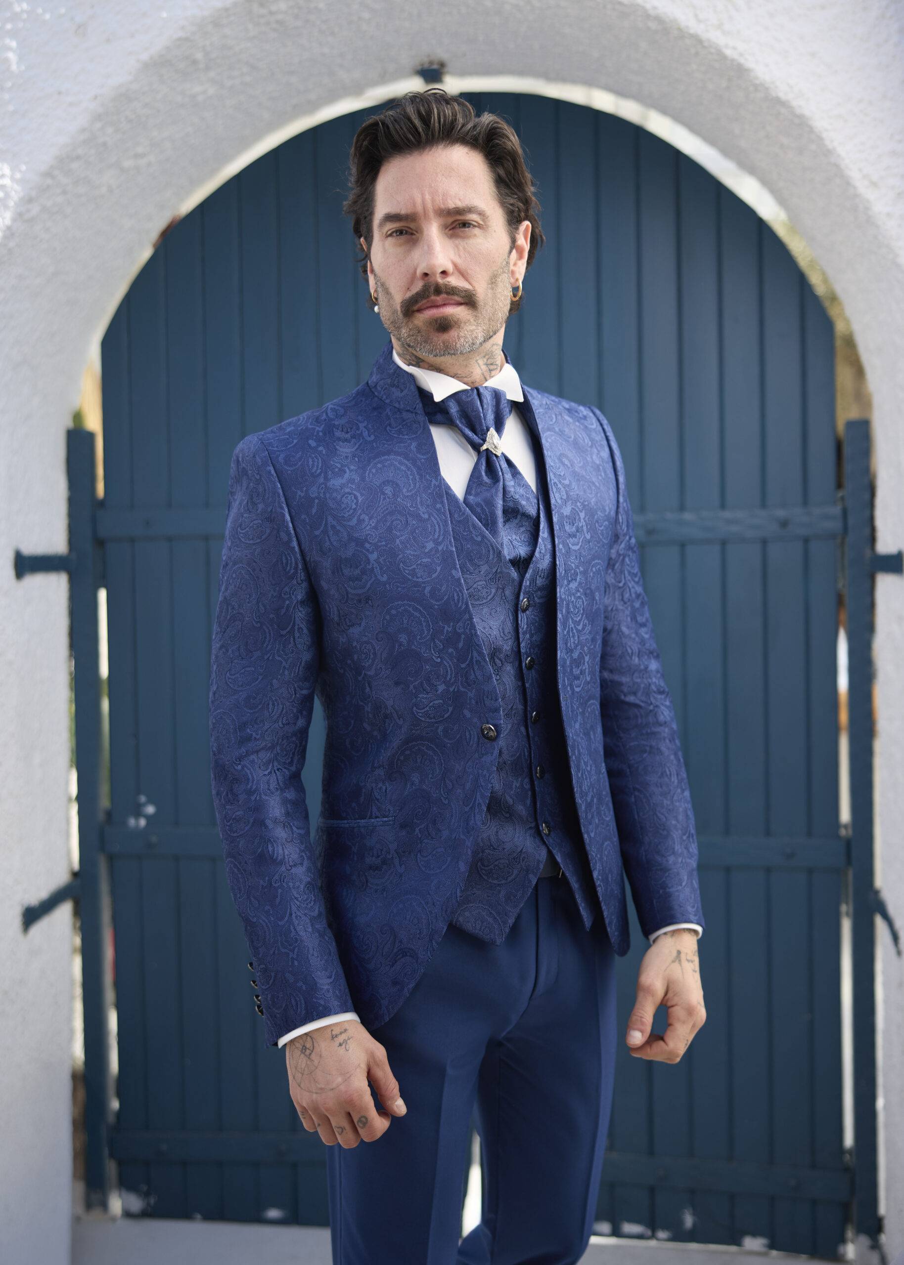 BARCELONE BLEU_2128 Costume de mariage jacquard bleu marine 3 pièces Empire du marié Barcelone — Wind's Mariages Amiens