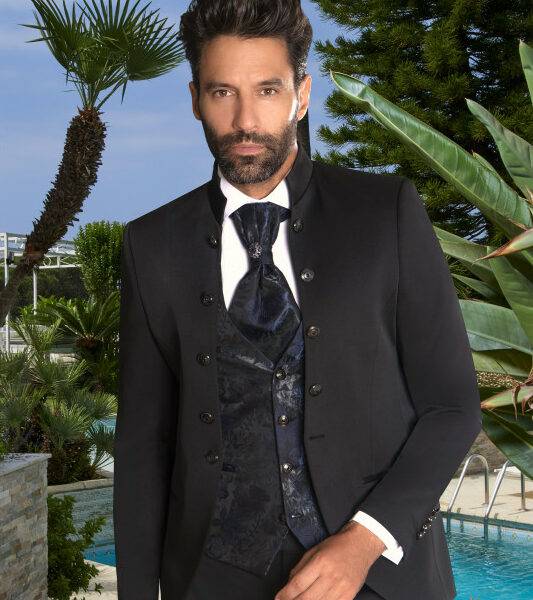 Homme en costume noir élégant avec gilet et cravate