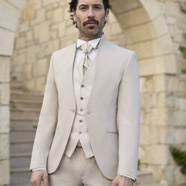 Costume de mariage col mao beige 3 pièces Empire du marié Bonifacio — Wind's Mariages Rivery