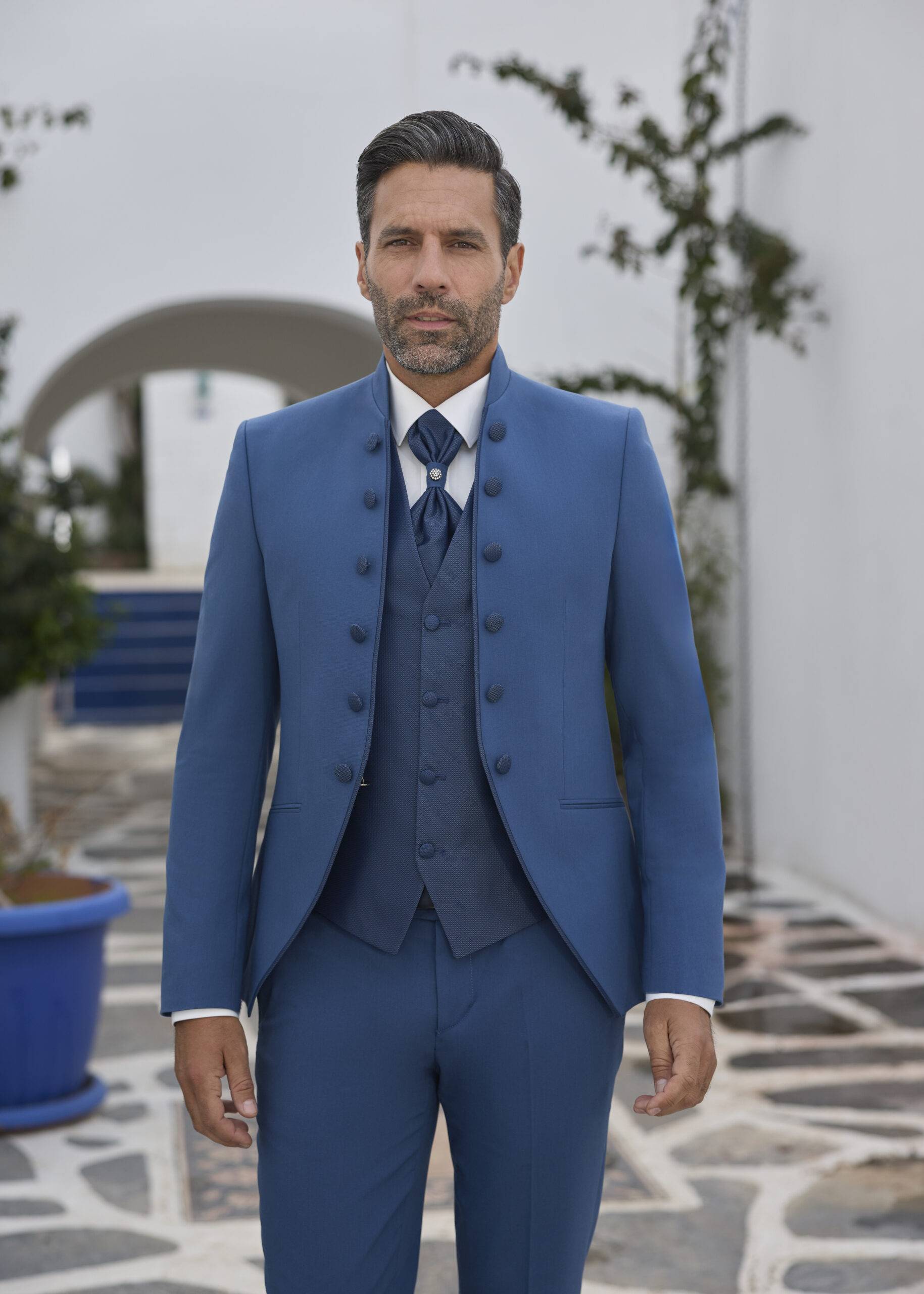 CADIX BLEU_4763 Costume de mariage col officier bleu 3 pièces Empire du marié Cadix — Wind's Mariages Amiens